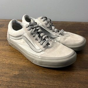 Mens Vans Size 7.5/Woman’s Vans Size 9